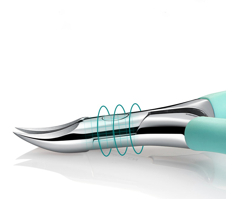 Curved Toenail Clipper with Powder Metallurgy Blades and Integrated Guard for Thick Nails